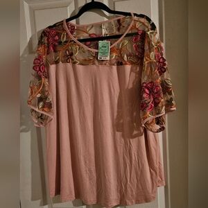 NWT Women's Top Decoration embroidery accents